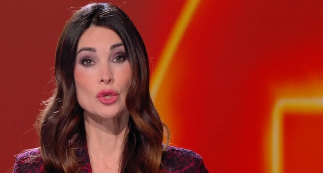 Manuela Arcuri si rivolge all'amica che ha provato a rubarle il marito: mancanza di rispetto e solidarietà femminile